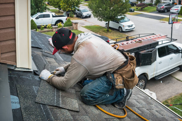 Professional Roofing technician working in Davisburg, MI